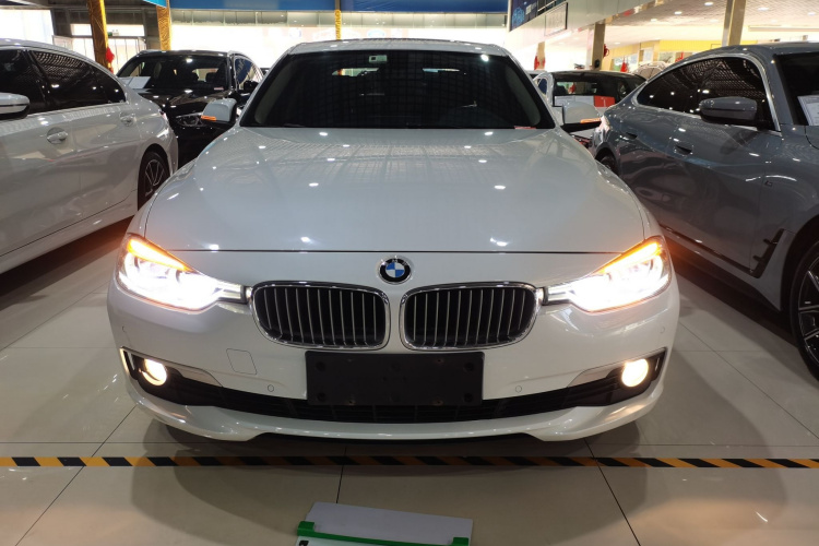 宝马3系 2019款 320Li 时尚型车身外观2