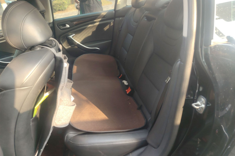 雪铁龙C5 2013款 2.3L 自动豪华型中控内饰21