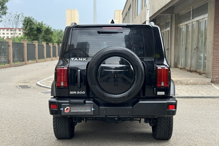 坦克300 2023款 越野版 2.0T 征服者车身外观6004