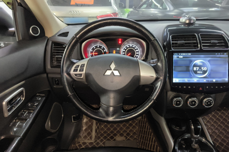 三菱 劲炫ASX 2018款 2.0L CVT两驱尊享版中控内饰13