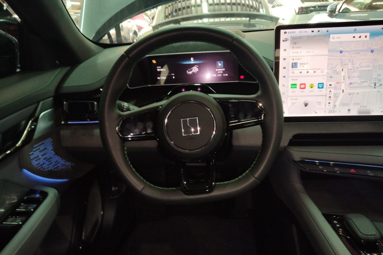 极氪001 2023款 WE版 86kWh中控内饰13