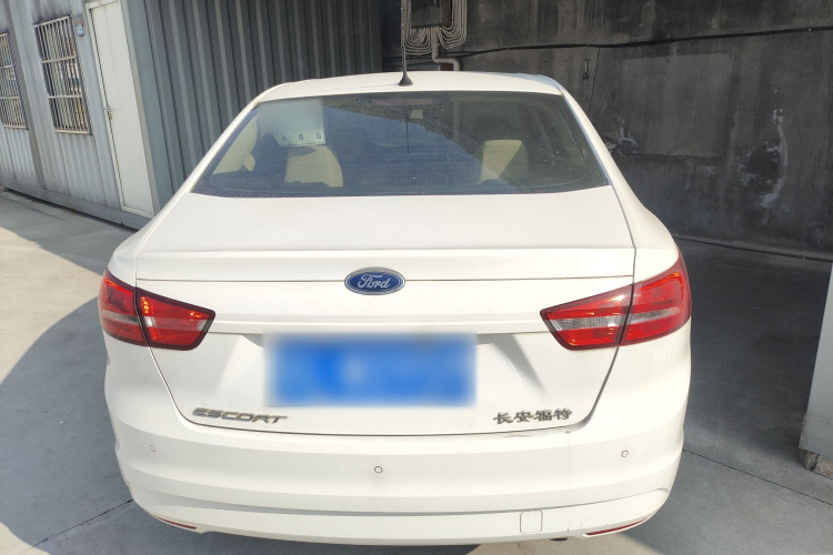 福特 福睿斯 2015款 1.5L 手动舒适型车身外观6