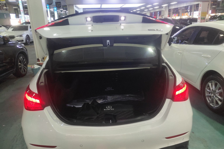 奔驰C级 2024款 C 260 L 皓夜运动版局部细节23