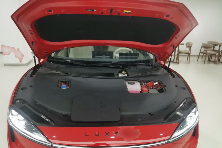 鸿蒙智行 智界S7 2024款 Ultra 四驱旗舰版机舱底盘24