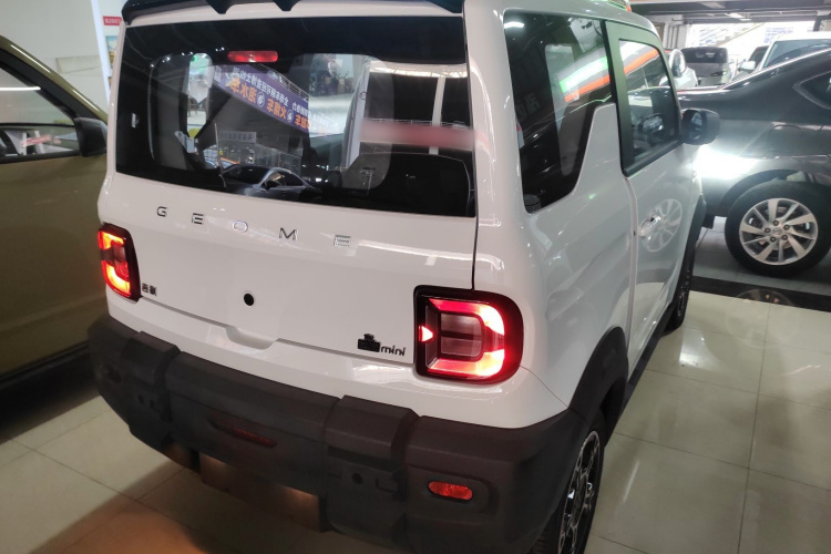 吉利银河 2025款 210km 熊猫骑士车身外观6005