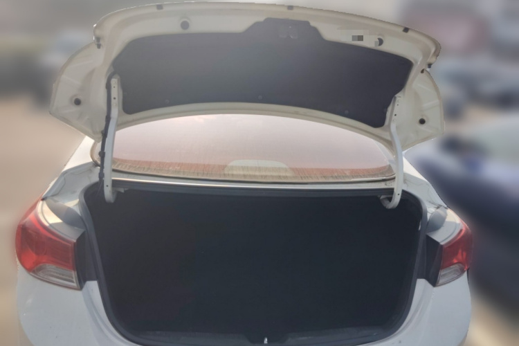 现代 朗动 2013款 1.6L 自动领先型中控内饰23