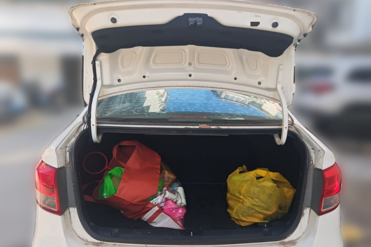 起亚K2 2015款 三厢 1.4L MT GLS中控内饰23