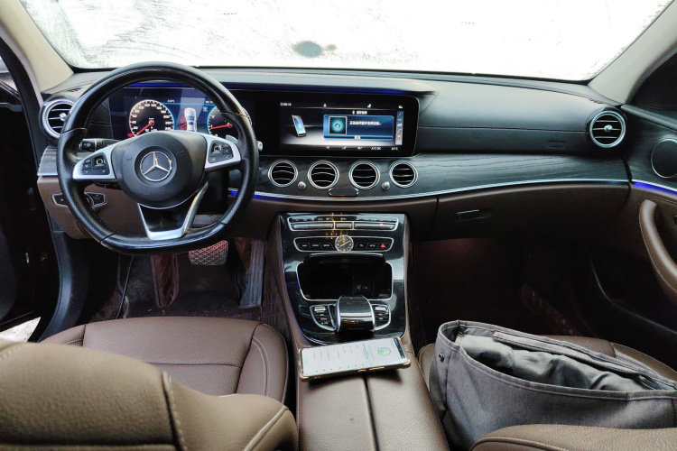 奔驰E级 2016款 E 300 L 运动豪华型中控内饰7002