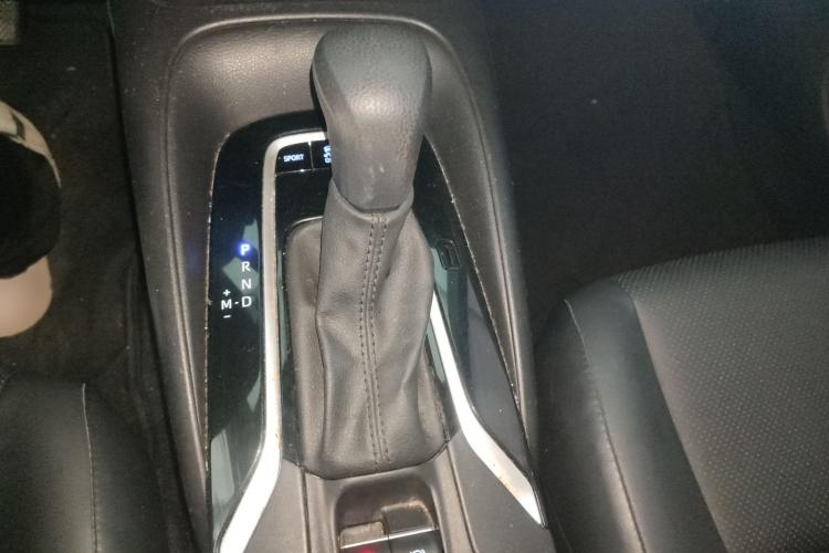 丰田 雷凌 2022款 185T CVT豪华版中控内饰18