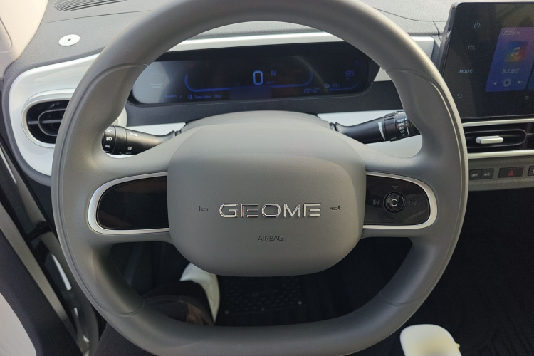 吉利银河 2025款 210km 熊猫骑士中控内饰13