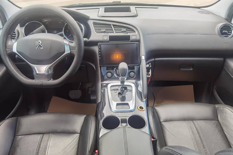 标致3008 2015款 2.0L 自动潮流版中控内饰7006