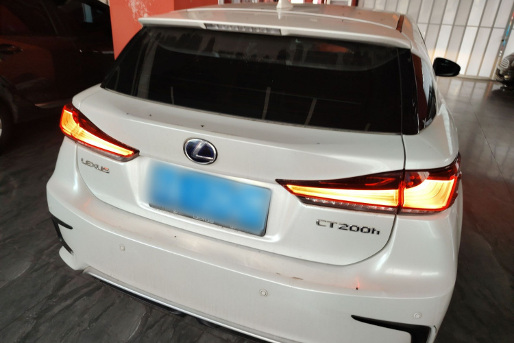 雷克萨斯CT 2017款 CT200h 精英版 单色 国V车身外观6