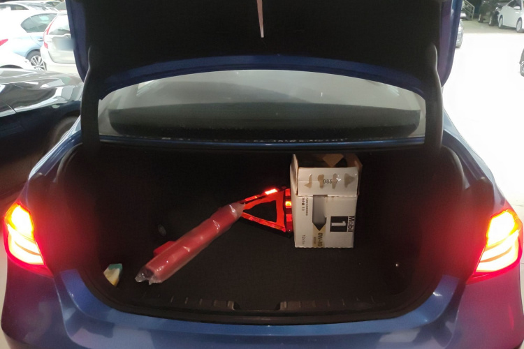 宝马3系 2017款 320Li M运动型局部细节23