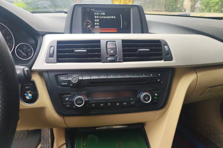 宝马3系 2015款 320i 超悦版时尚型局部细节16