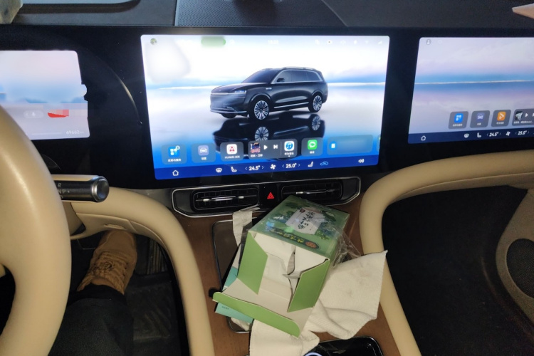 鸿蒙智行 问界M9 2024款 增程 Max版 42kWh 6座版中控内饰16