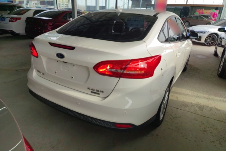 福特 福克斯 2017款 三厢 EcoBoost 125 手动超能风尚型智行版车身外观7