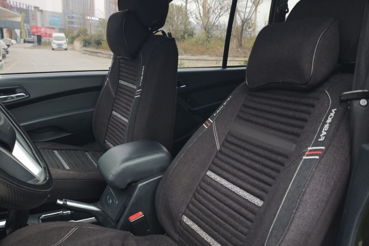 猎豹汽车 猎豹Q6 2015款 2.4L 手动四驱卓越型中控内饰7006