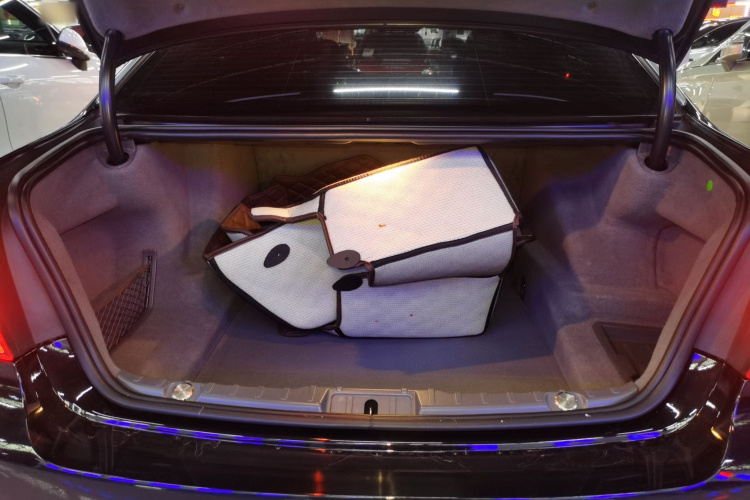 宝马7系 2014款 730Li 臻享型机舱底盘23