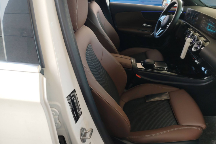 奔驰A级(进口) 2021款 A 200 时尚型局部细节41