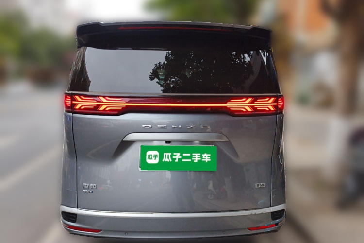 腾势D9 2022款 DM-i 1040 尊贵型车身外观6