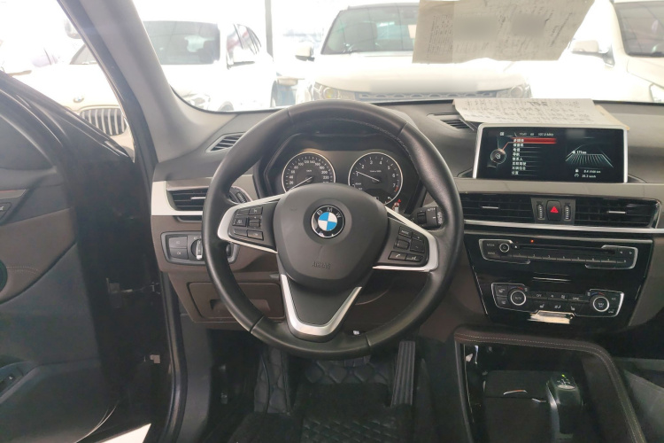 宝马X1 2016款 xDrive20Li 豪华型中控内饰13