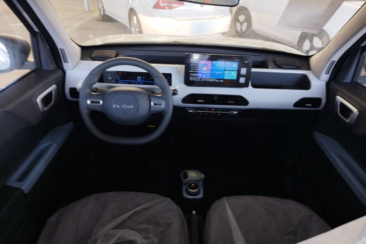 吉利银河 2024款 熊猫mini 200km 耐力熊中控内饰12