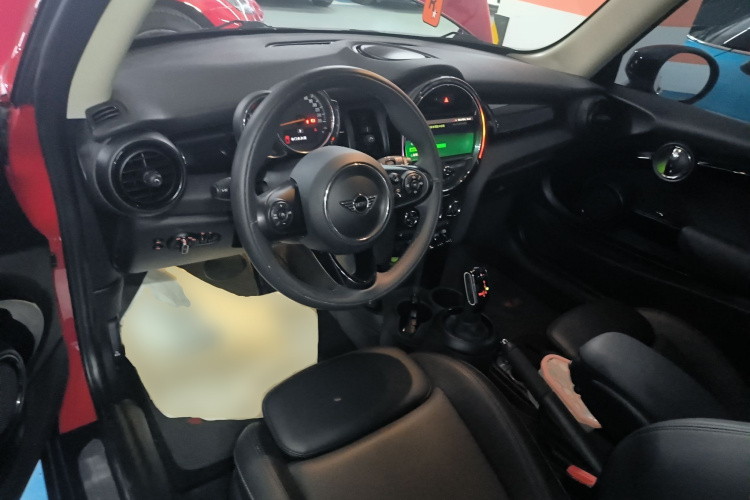 MINI 2019款 1.5T COOPER 经典派中控内饰7002