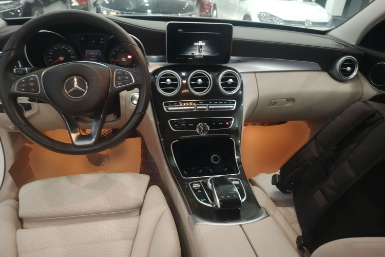 奔驰C级 2017款 改款 C 200 L中控内饰12
