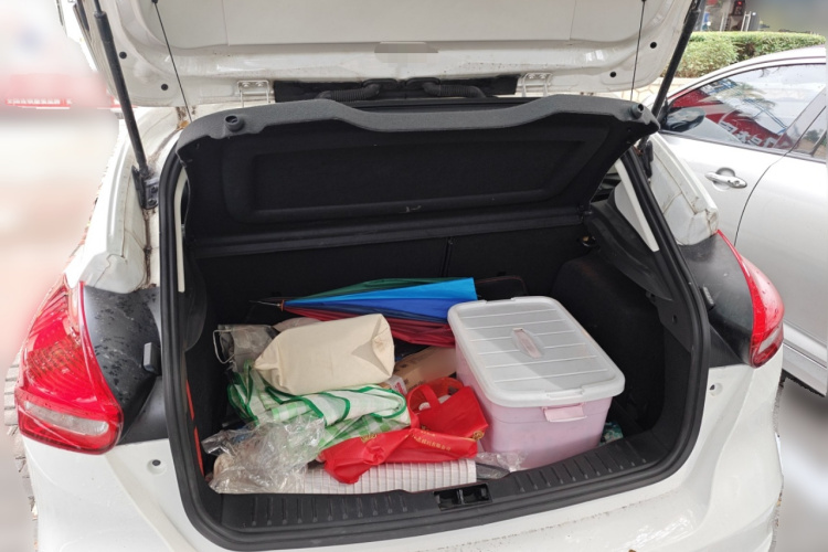 福特 福克斯 2015款 两厢 1.6L 自动舒适型中控内饰23