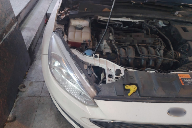 福特 福克斯 2017款 两厢 1.6L 手动舒适型智行版局部细节9006