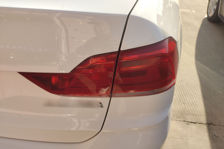 大众 桑塔纳 2016款 1.4L 手动风尚版车身外观9