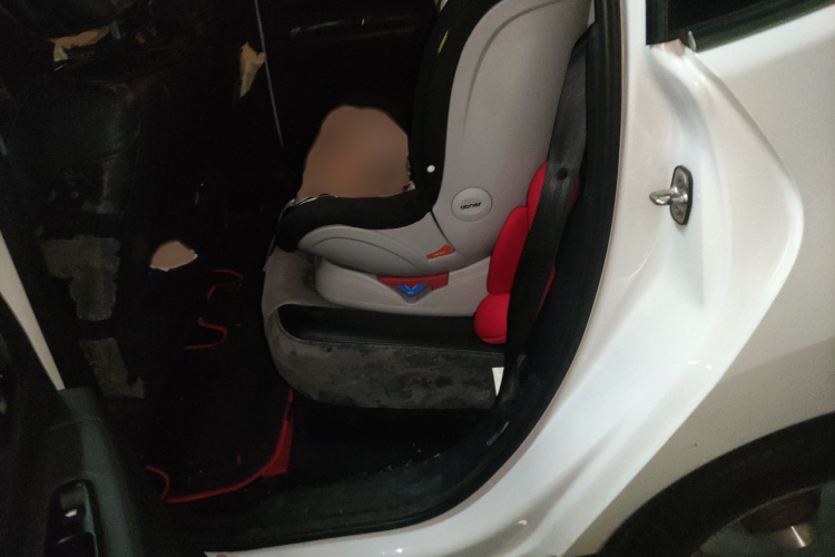 标致3008 2015款 1.6THP 自动经典版中控内饰7004