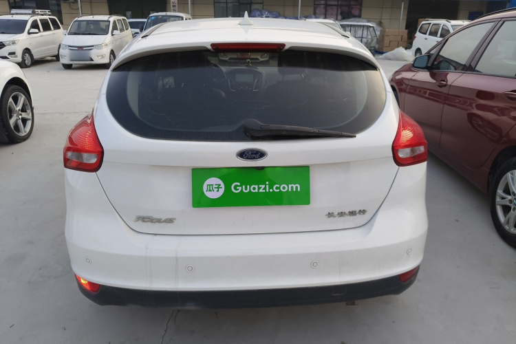 福特 福克斯 2018款 两厢经典 1.6L 自动风尚型智行版车身外观6