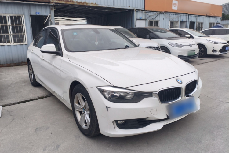 宝马3系 2014款 320i 进取型车身外观3