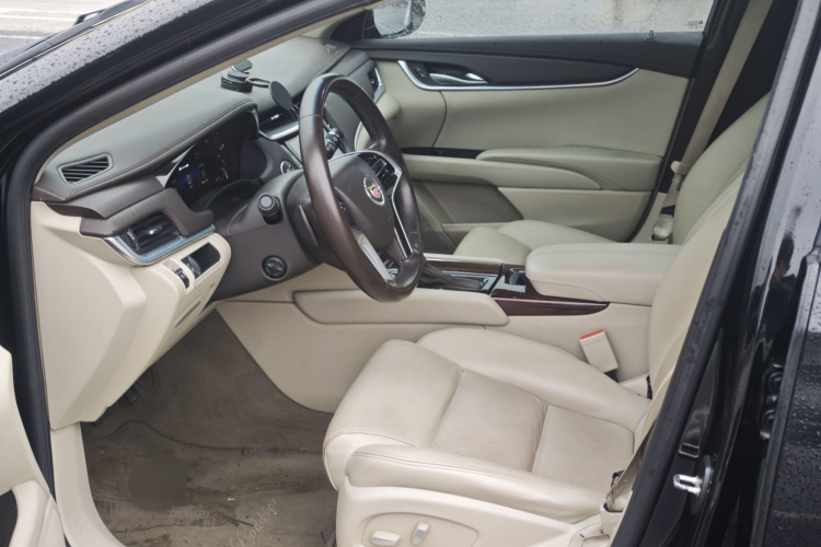 凯迪拉克XTS 2015款 28T 舒适型中控内饰7005