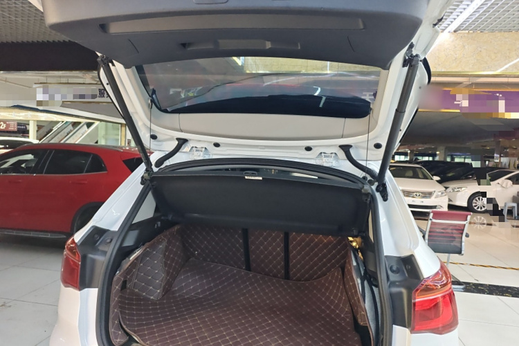 宝马X1 2019款 sDrive18Li 时尚型机舱底盘23