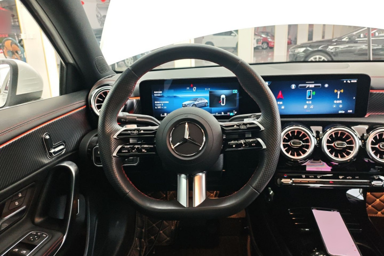 奔驰A级 2024款 A 200 L 时尚型中控内饰13