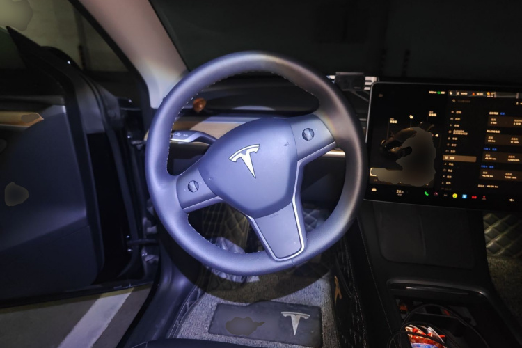 特斯拉 Model Y 2022款 后轮驱动版中控内饰13