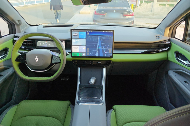 睿蓝汽车 睿蓝7 2023款 605km 猎光中控内饰7003