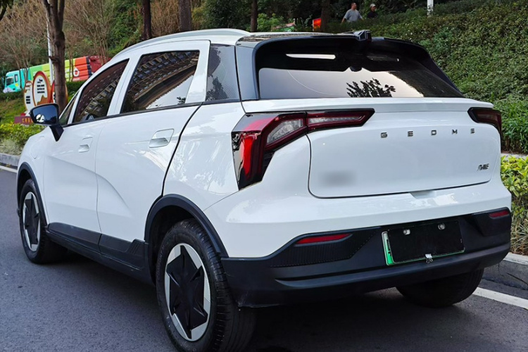 吉利几何E萤火虫 2024款 301km 星光车身外观6001