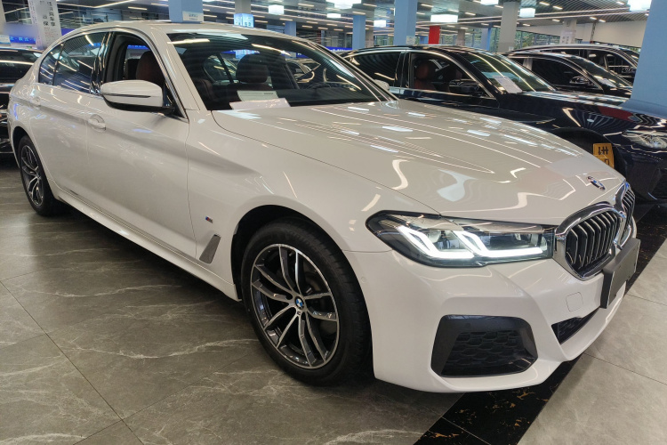 宝马5系 2022款 改款二 525Li M运动套装车身外观3