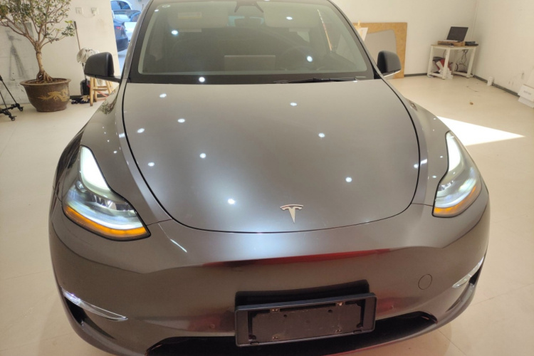 特斯拉 Model Y 2021款 标准续航后驱版车身外观2