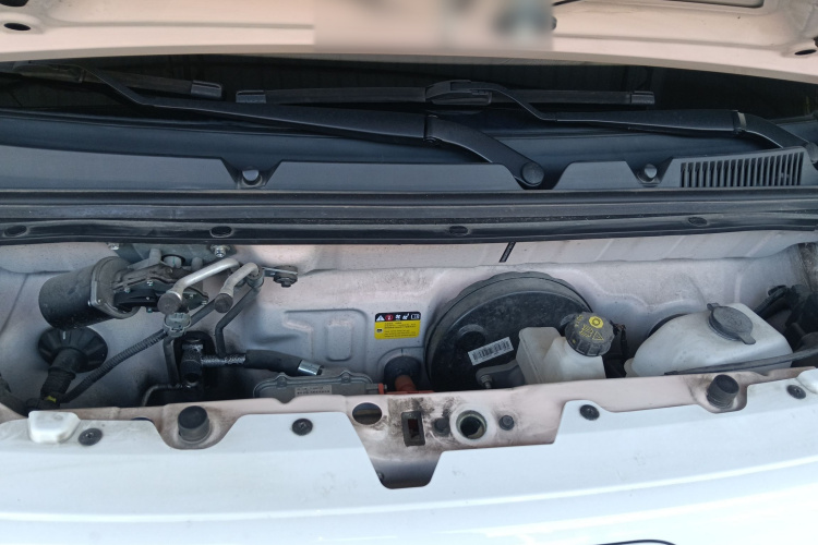 五菱汽车 宏光MINIEV 2024款 第三代 215km 进阶版机舱底盘24