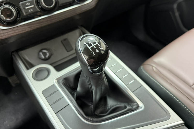 东风风行 风行T5 2022款 盛世款 1.6L 手动筑梦版五座局部细节18