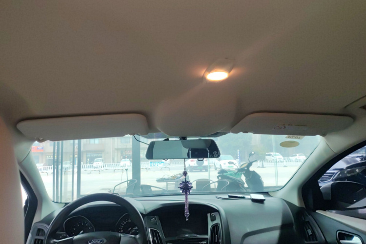 福特 福克斯 2017款 三厢 1.6L 自动舒适型智行版局部细节22