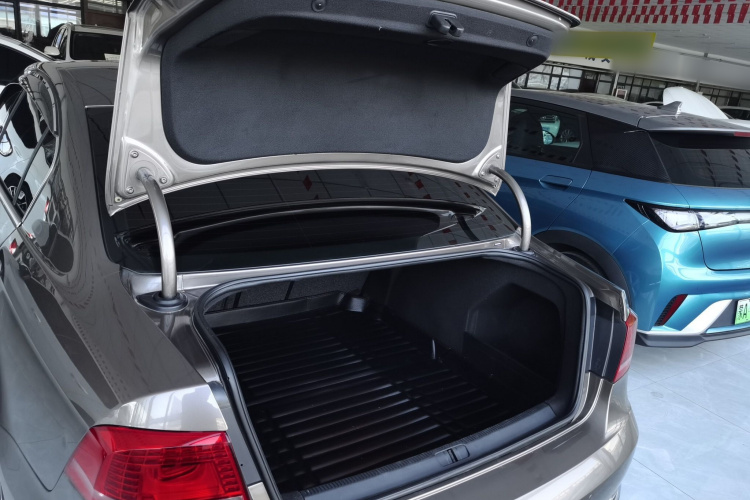 大众 迈腾 2016款 1.8TSI 智享豪华型机舱底盘23