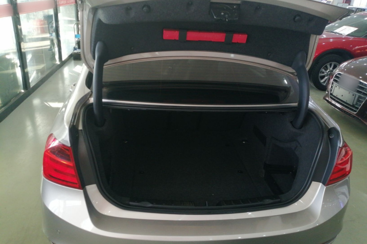 宝马3系 2015款 320Li 超悦版时尚型机舱底盘23