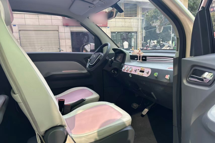 五菱汽车 宏光MINIEV 2021款 马卡龙时尚款 三元锂中控内饰7001