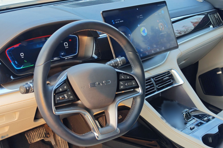 比亚迪 宋PLUS新能源 2023款 冠军版 EV 605KM 旗舰PLUS中控内饰7006