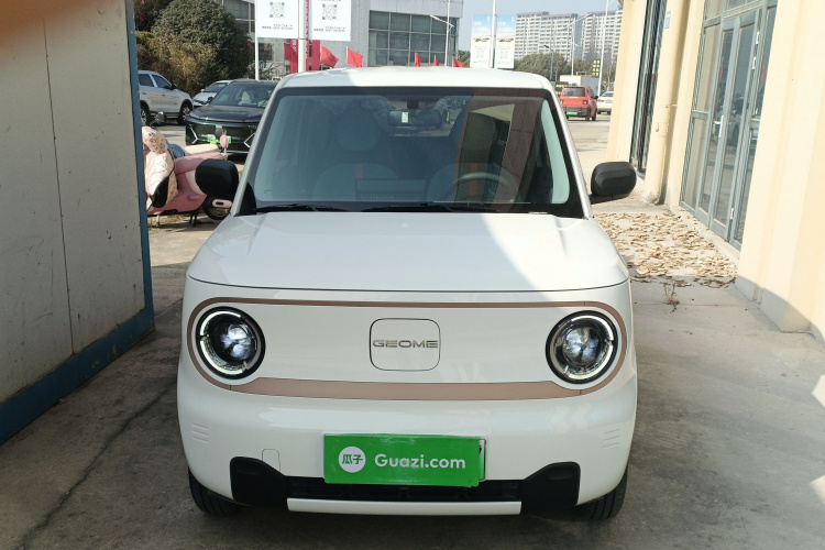 吉利银河 2024款 熊猫mini 200km 耐力熊车身外观2